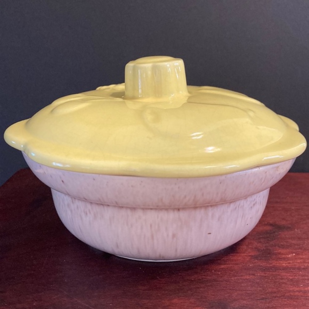VTG USA casserole serving dish w/canary yellow embossed fruit handled lid